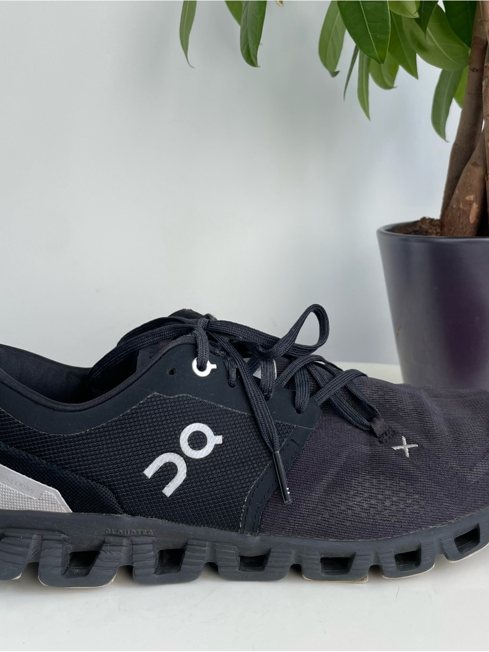 Women Size 10 On Running Cloud X 3
Black Running Shoes
